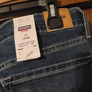 Levi Denim, ultra high rise ankle jegging, Size 17 in Juniors, 33 in length